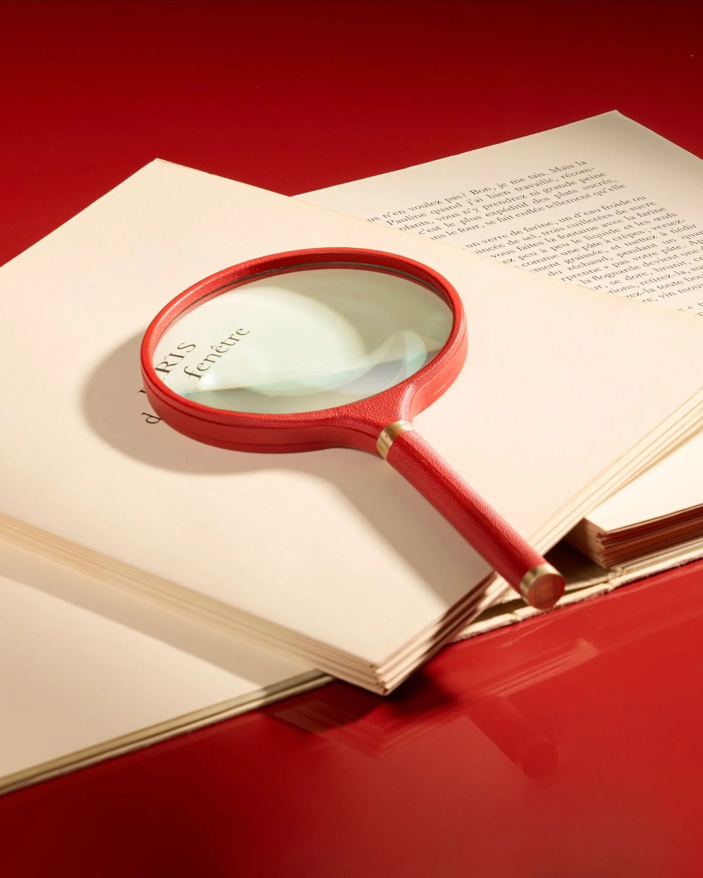 Archival Magnifying Glass