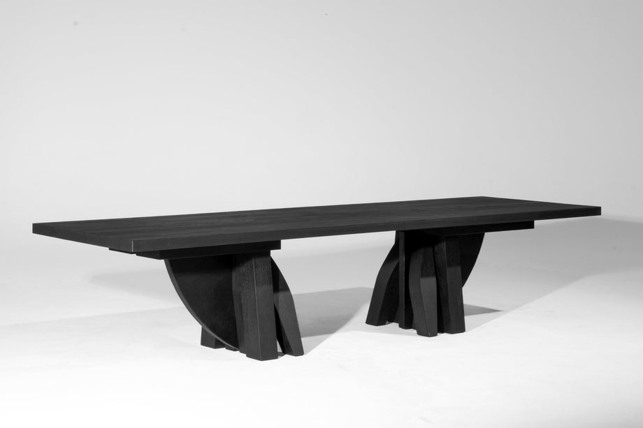 Umbo Dining Table