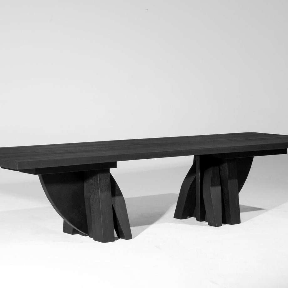 Umbo Dining Table
