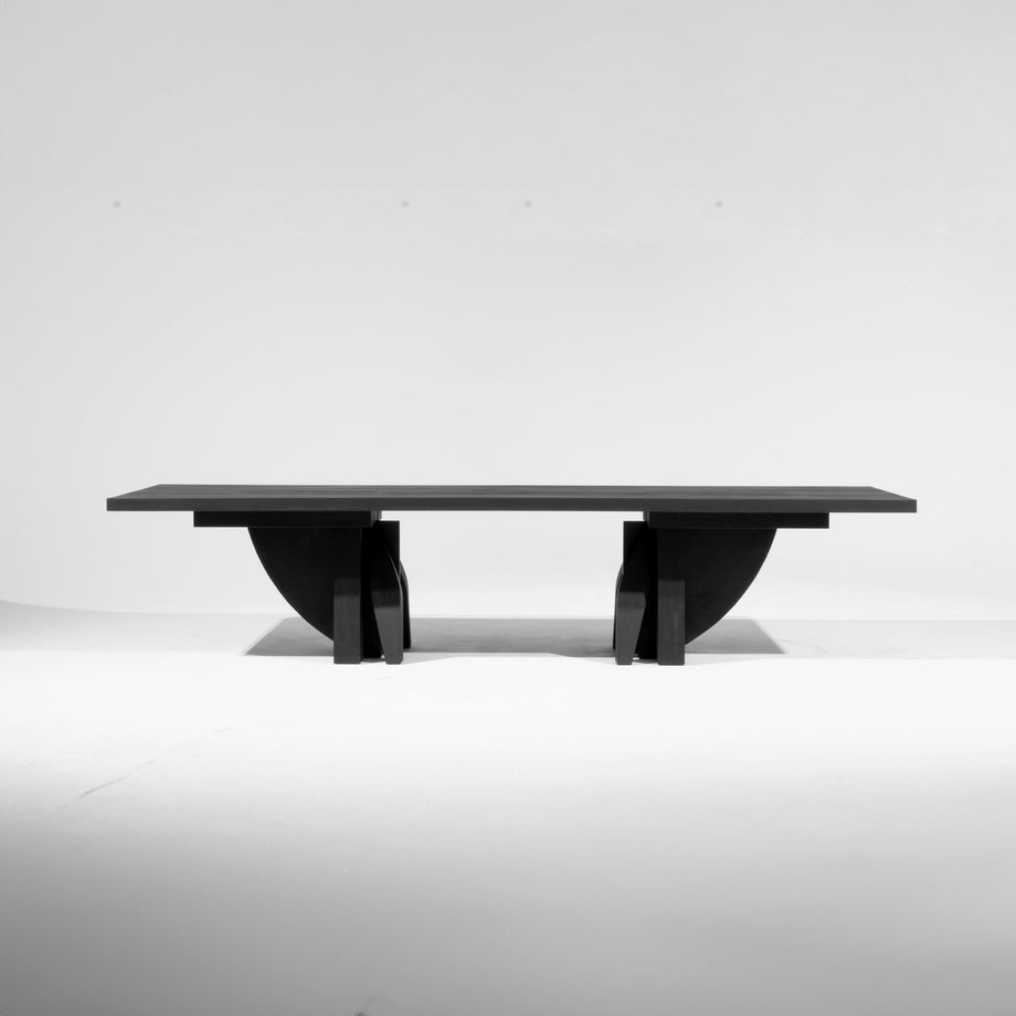 Umbo Dining Table