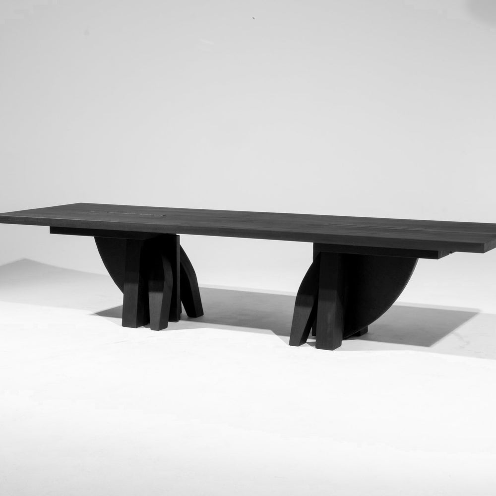 Umbo Dining Table
