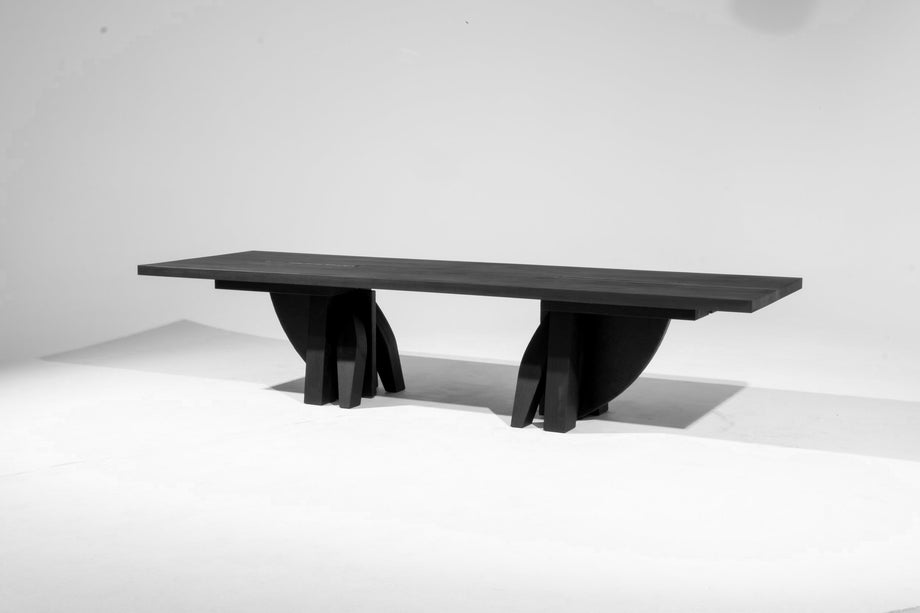 Umbo Dining Table
