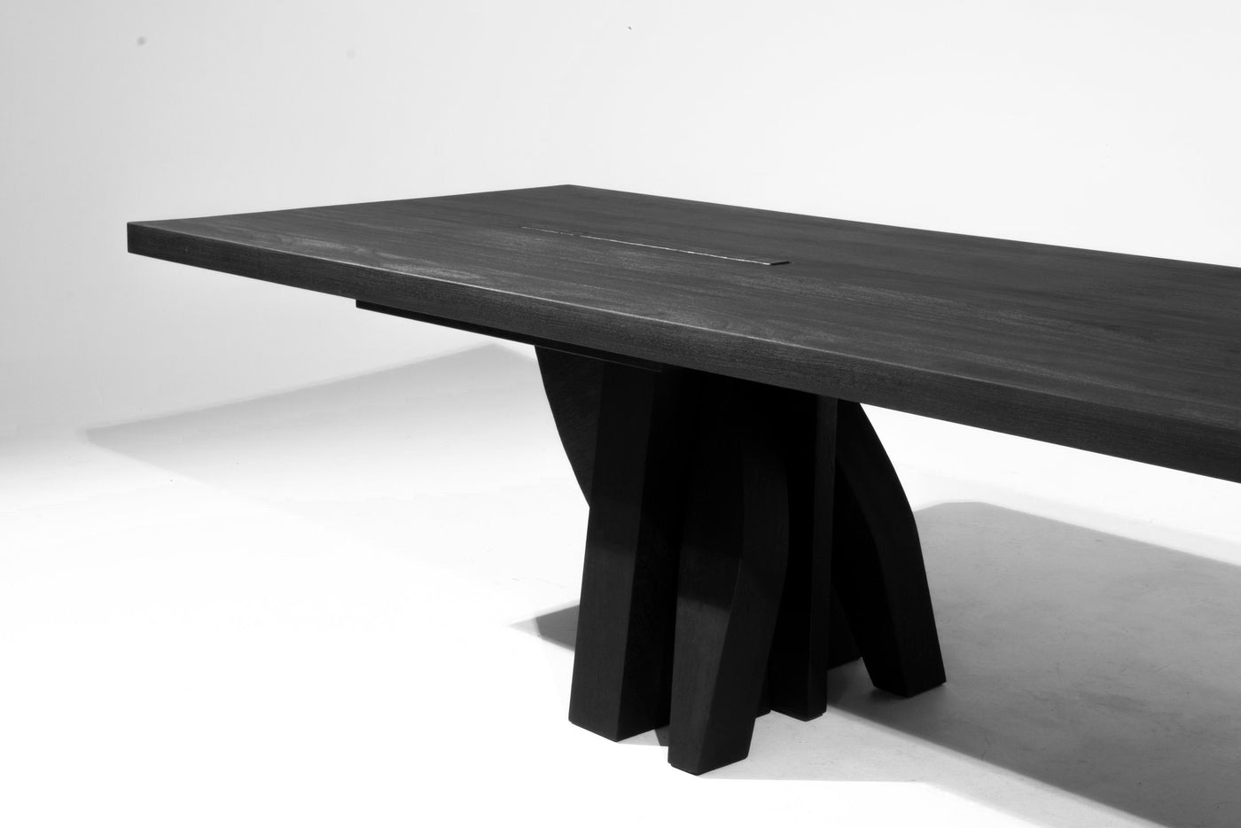 Umbo Dining Table