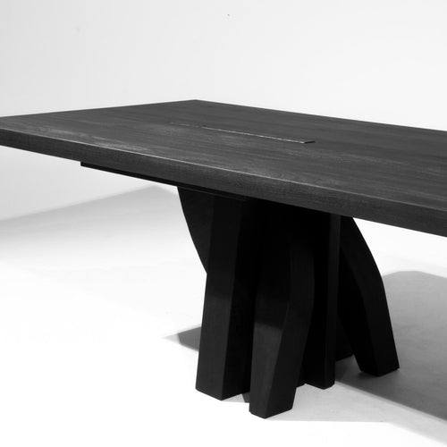 Umbo Dining Table