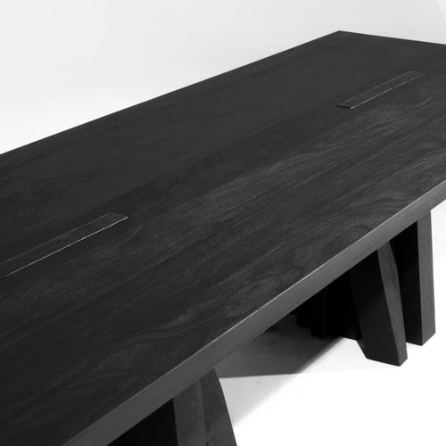 Umbo Dining Table