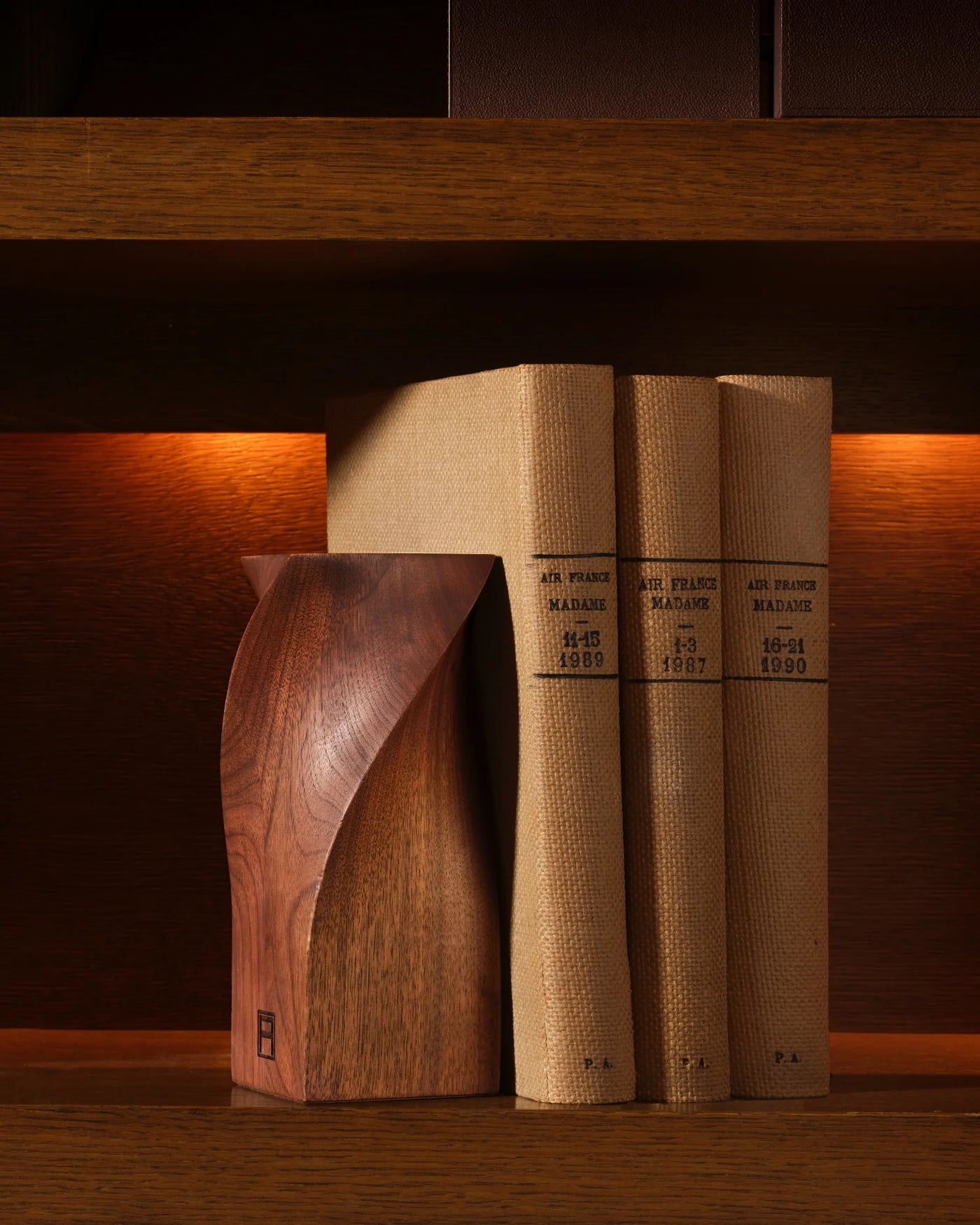 Twist Bookstand - Wood